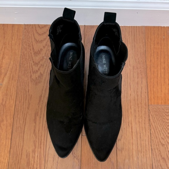 Nine West Pointed Toe Faux Suede Booties Black Size 8.5 - Picture 2 of 12